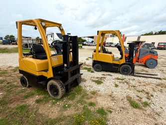 Hyster S30FT Forklift—3,000 lbs lift capacity 2 stage mast