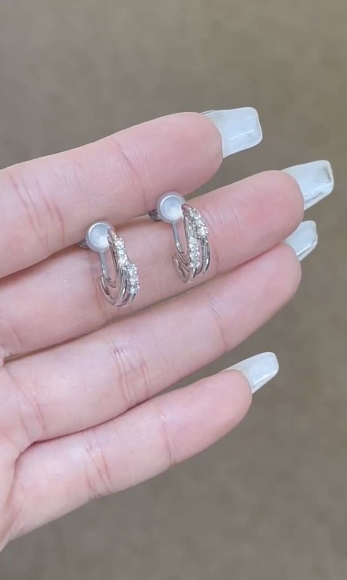 Diamond circle ear clips, Platinum 900