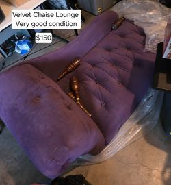 Purple / Aubergine Velvet Tufted Chaise