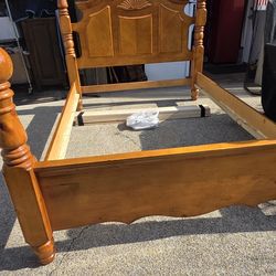 Vaughan Furniture Company Queen Size Bed Frame