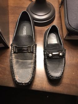 Boys dressing shoes