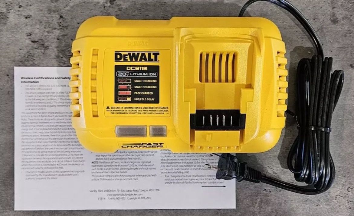 DEWALT DCB118 20V/60V VoltFLEXVOLT Fast Charger