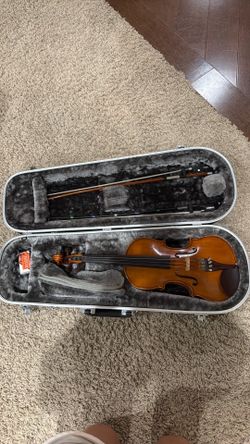Yamaha V5 1/2 Size Violin Set (Hard Case & 2 Bows)