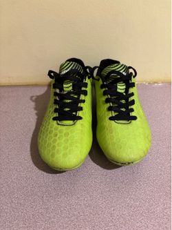 Youth soccer cleats