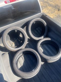 Set of Tires 235/40ZR19
