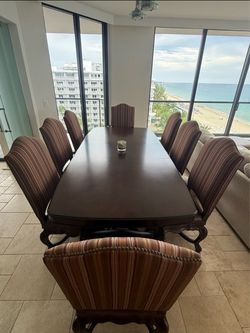 Like New Thomasville Hills of Tuscany Dining Room Table with 8 Chairs and 2 Extra Leafs