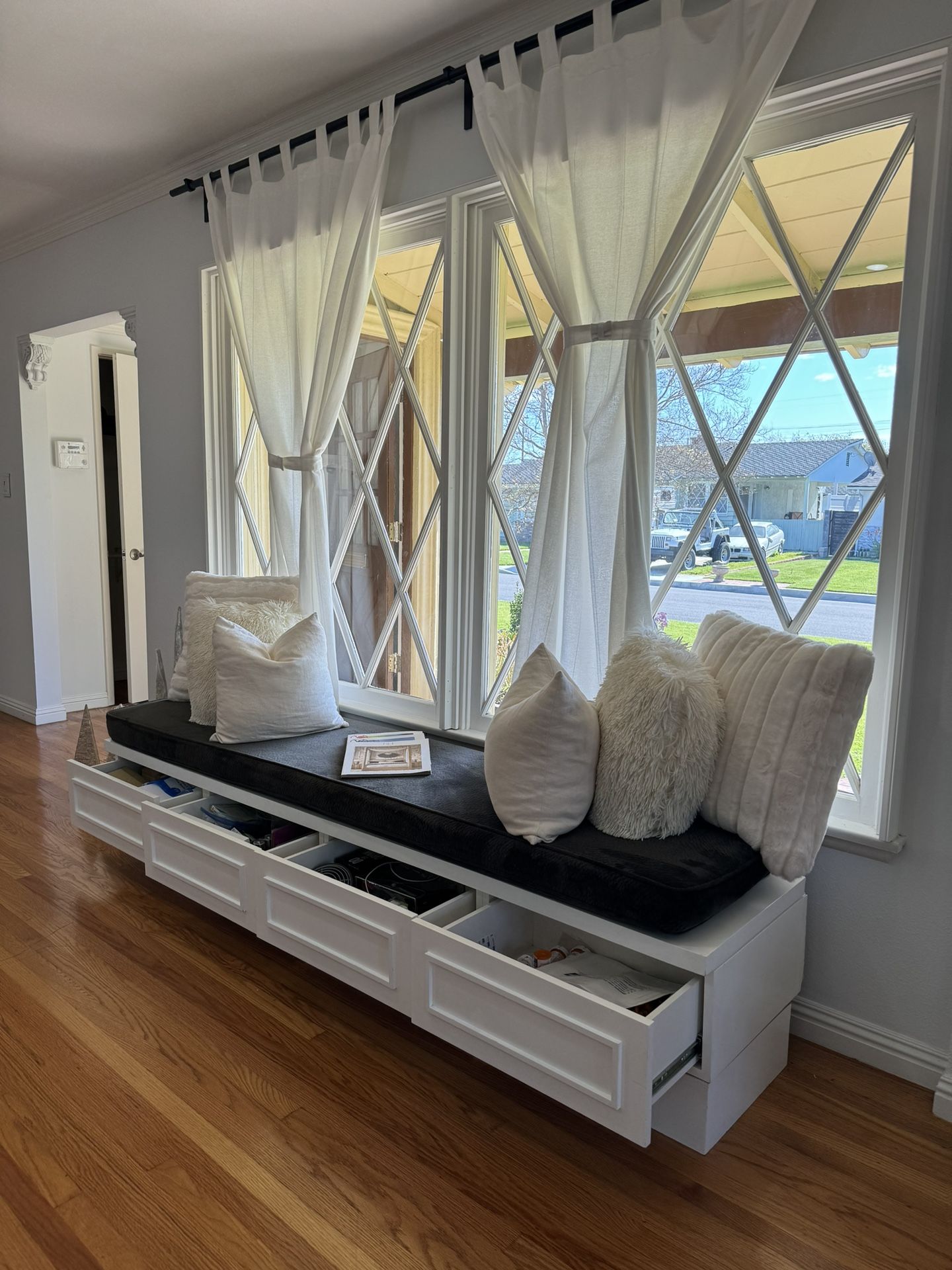 Window Bench With Storage/ 4 Drawers for Sale in Norwalk, CA - OfferUp