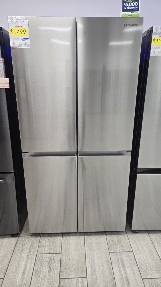 Samsung - 29 cu. ft. 4-Door Flex French Door Smart Refrigerator with Beverage Center