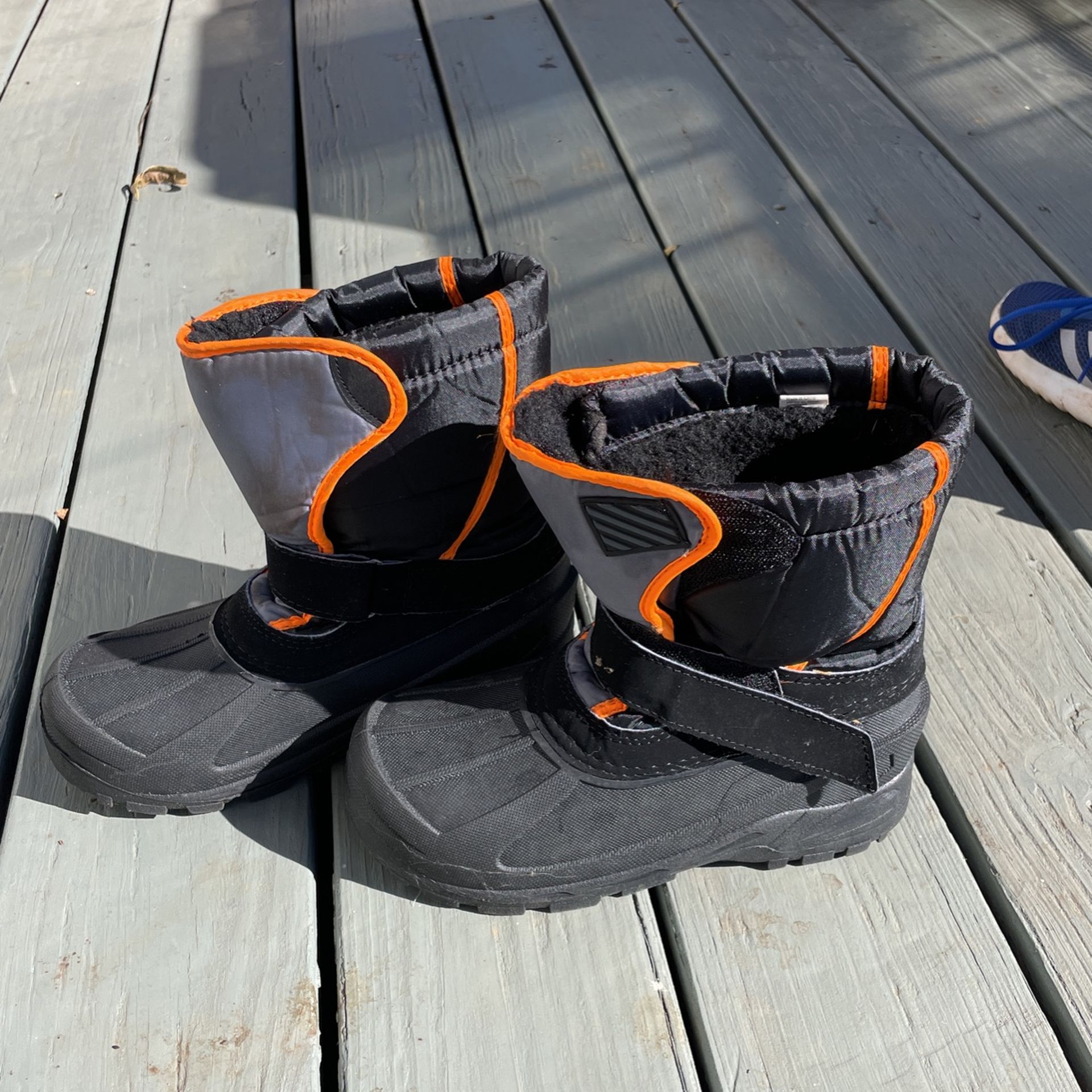 Boys Size 4 Snow Boots