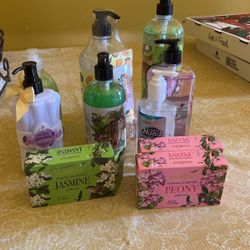 Variedad De Hand Soap Y Body Lotion