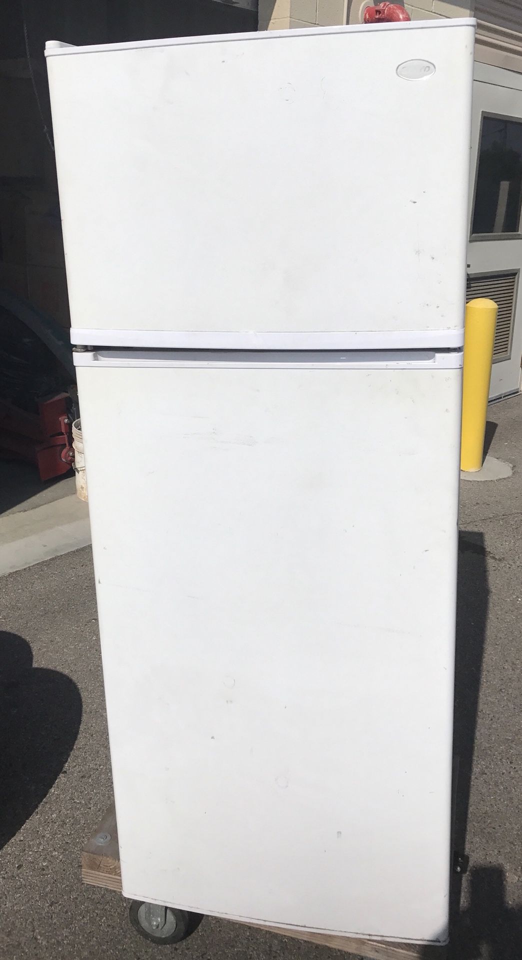 Sanyo 10.3 cu. ft. Refrigerator Smaller size 24 x 26 x 57 1/4