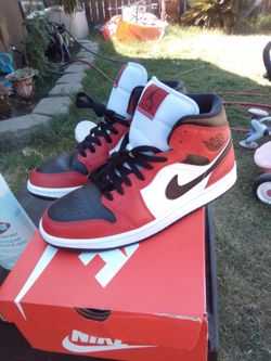 NIKE JORDAN ONES