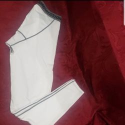 SLEEFS Compression Gym Tights normal wear, slightly stain but can easily be removed with stain remover
Size Large/ XLarge