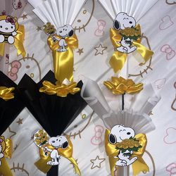 Single Flore Amarilla 💛 (Hello kitty, Winnie the Pooh, Stitch, Snoppy Photos)