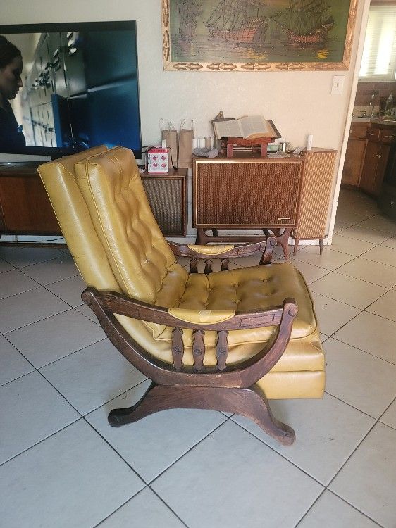 Vintage Recliner 