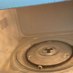 Hamilton Beach 900W Microwave – Used, Working Condition