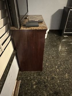 Furniture & Dresser/Nightstand
