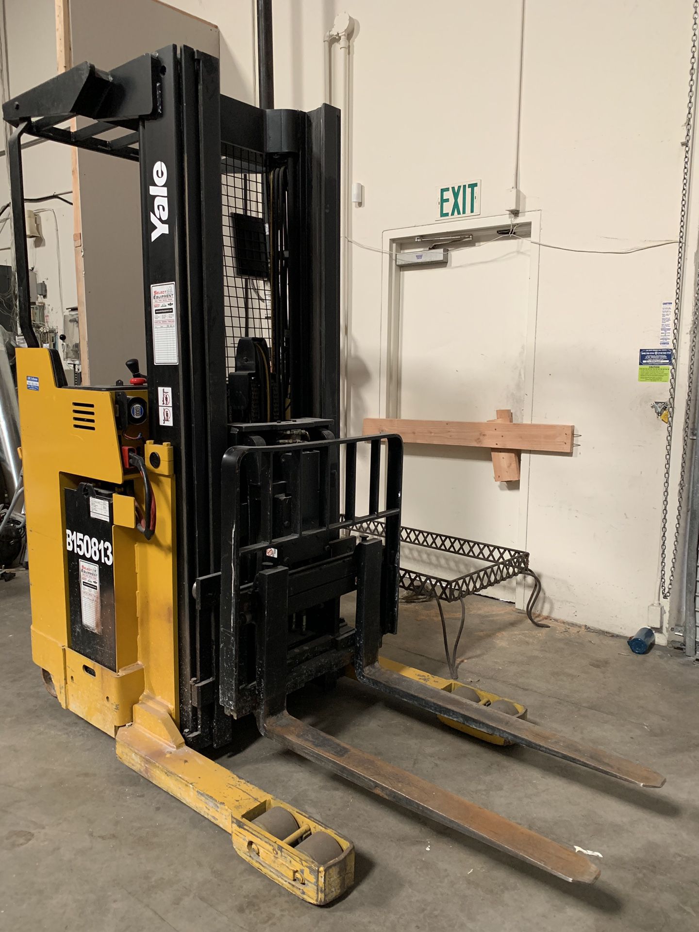 YALE REACH TRUCK / forklift