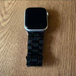 APPLE WATCH SERIES 4 40MM UNLOCKED NEW IN BOX $1  DOWN TODAY REST IN PAYMENTS.NO CREDIT CHECK 