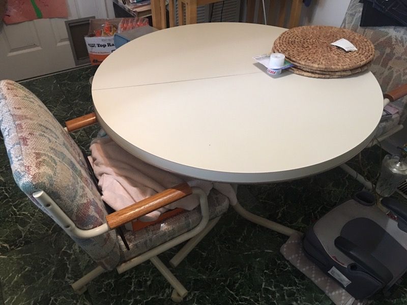 Kitchen table with 4 rolling chairs
