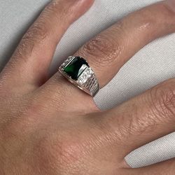 Solid 925 Sterling Silver Green CZ Ring with Diamond Cut Sides Size 12.5