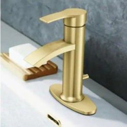 Garrick Single Hole Single Handle Bathroom Faucet in Matte Gold