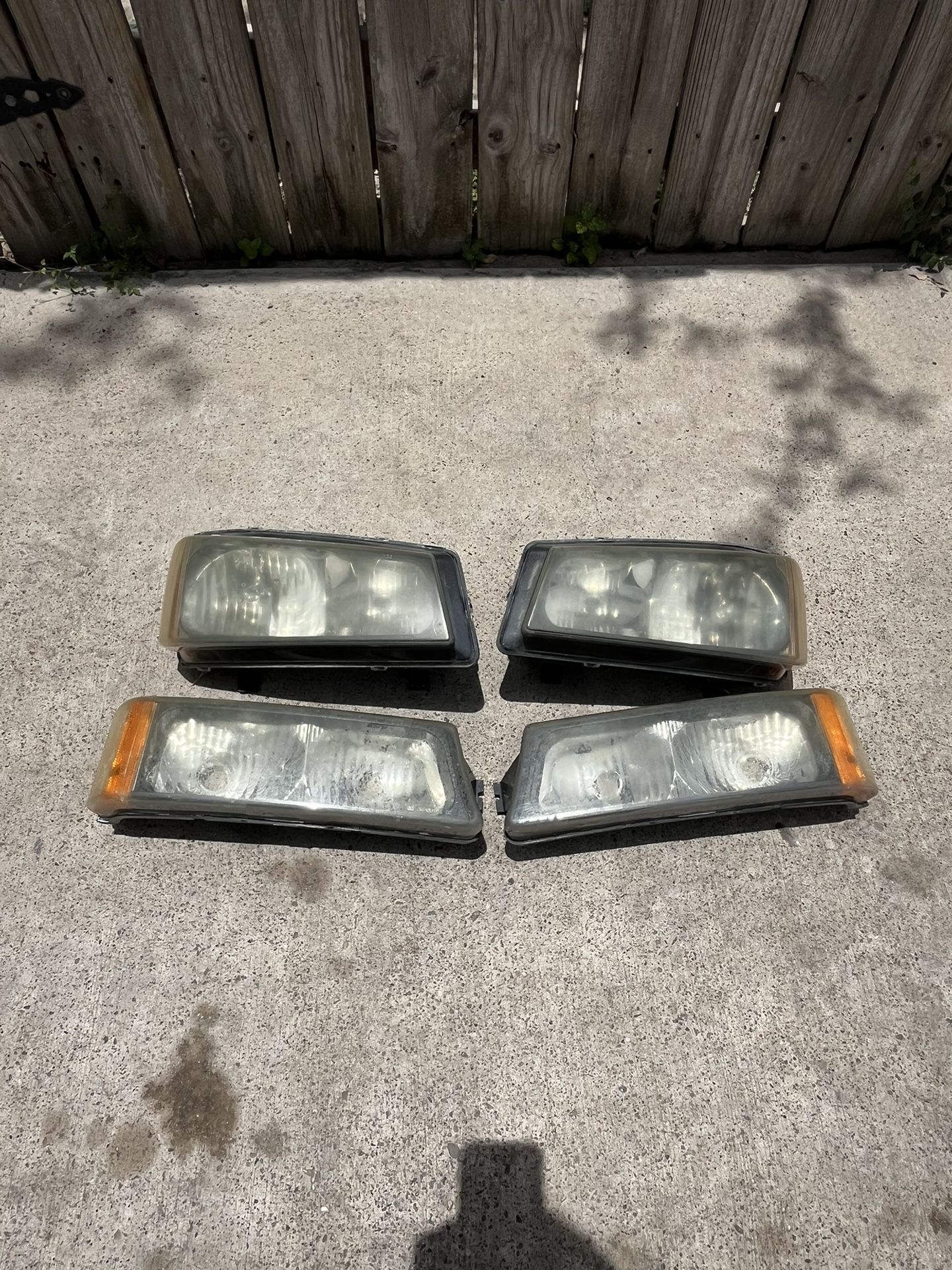 03-07 Chevy Silverado Headlights 