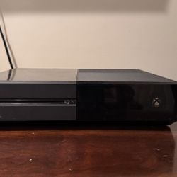Xbox One (Memory Drive + 14 Games + Two Controllers)