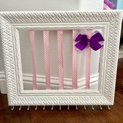Adorable Girls Hair Bow And Jewelry Accessory Holder 