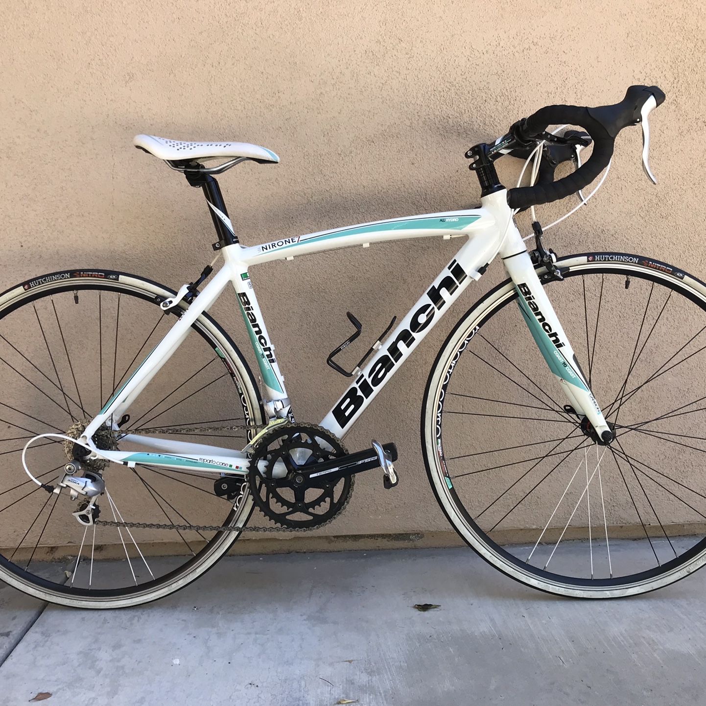 ビアンキ、コーストトゥコースト Amazon | 2025 BIANCHI ビアンキ C-SPORT1 クロスバイク WH 43