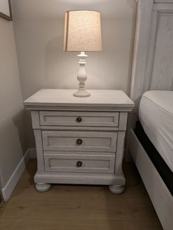 2 Ashley Furniture Night Stands With Lamps