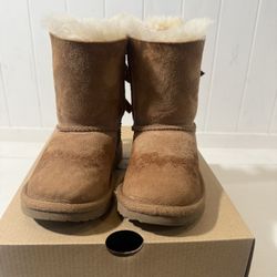 Ugg T Bailey Bow II Boot  Little Kid (Size 9) Very Clean