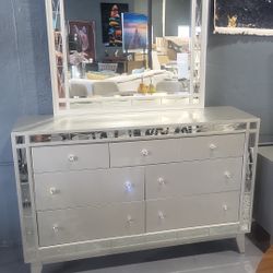 3 PIECE DRESSER NIGHTSTAND MIRROR GRAY MIRRIR EDGE