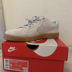 Women’s Nike Court Royale Suede Size 9