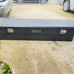 TRACTOR SUPPLY TOOL BOX