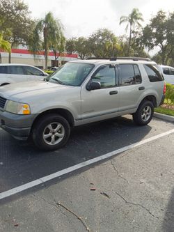 Ford Explorer SUV Silver 4-Door 2005