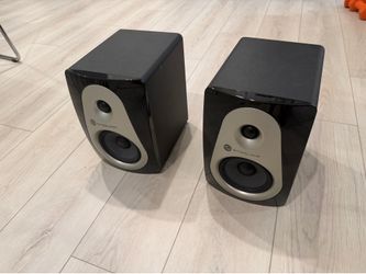 2 Studio Speakers (Sterling Mx5)