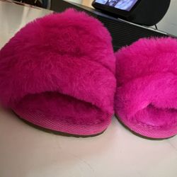 Ugg slides Size 1