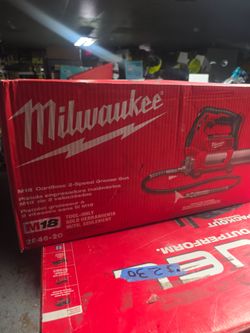 MILWUAKEE M18 CORDLES GRASSE GUN TOOL ONLY NEW