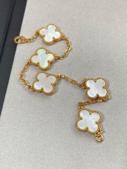 Van Cleef & Arpels Mother of Pearl – 5 Clover Elegance