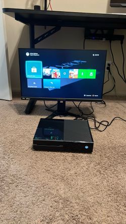 Xbox one, Kinnect, 4 Games, 3 Normal Remotes, 1 Xbox Elite X With Charging Station, 2 Headsets