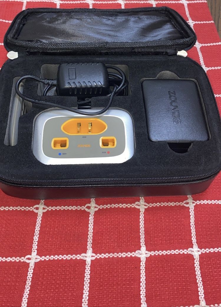 Zounds vizara 16 hearing aid-charger remote and 2 AIDS