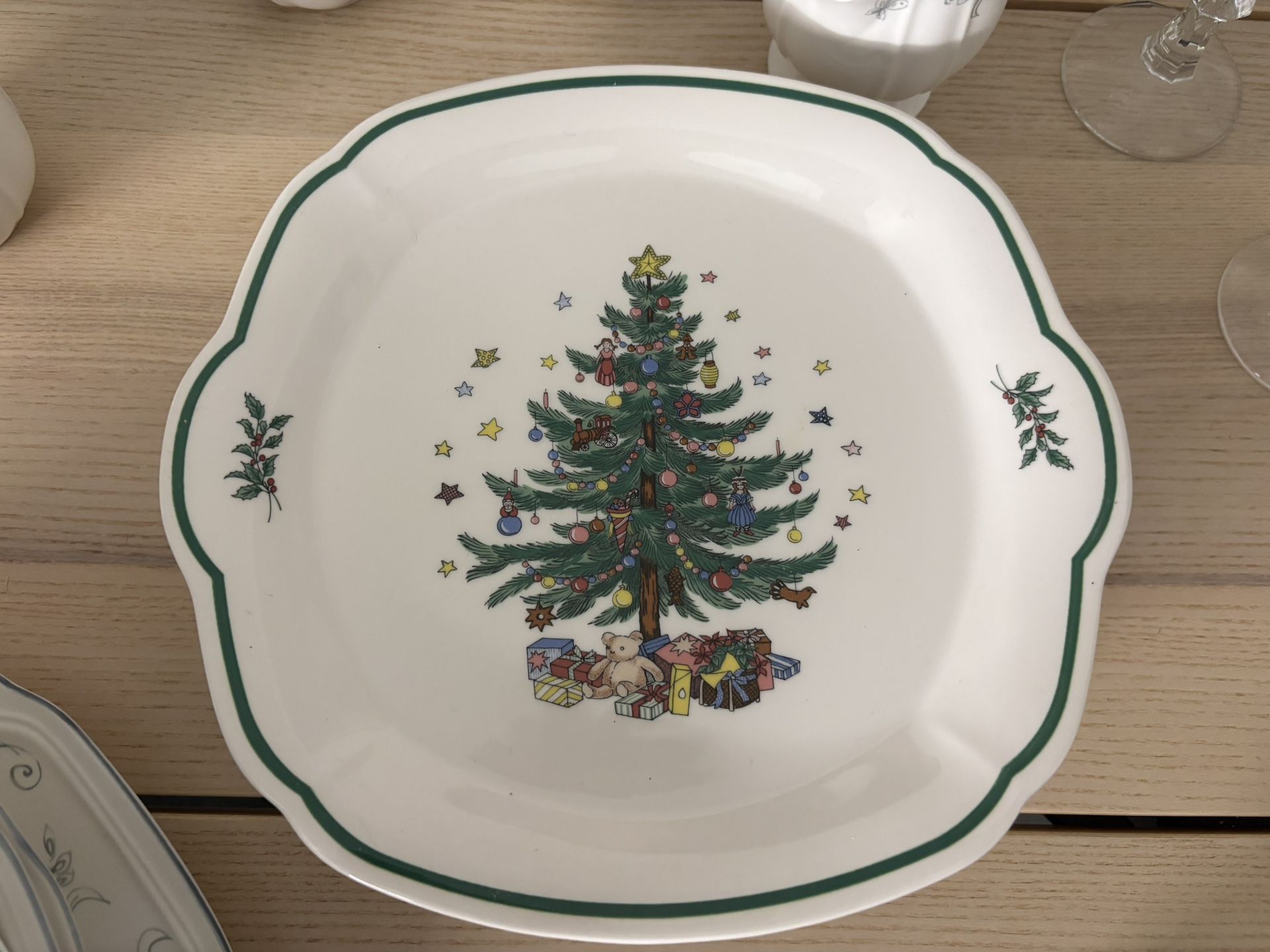 Nikko Japan Christmas Dishes Set of 6