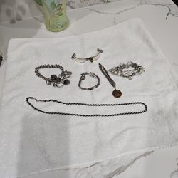6 Pieces Bracelet and Necklace.