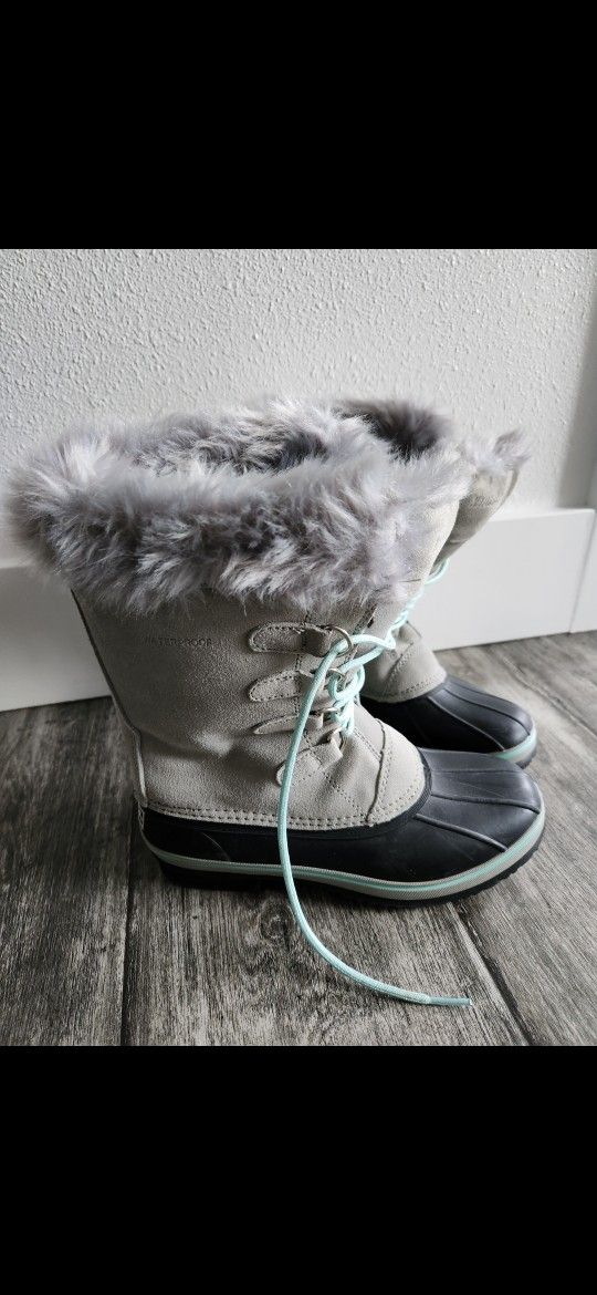 Snow Boots Size 5