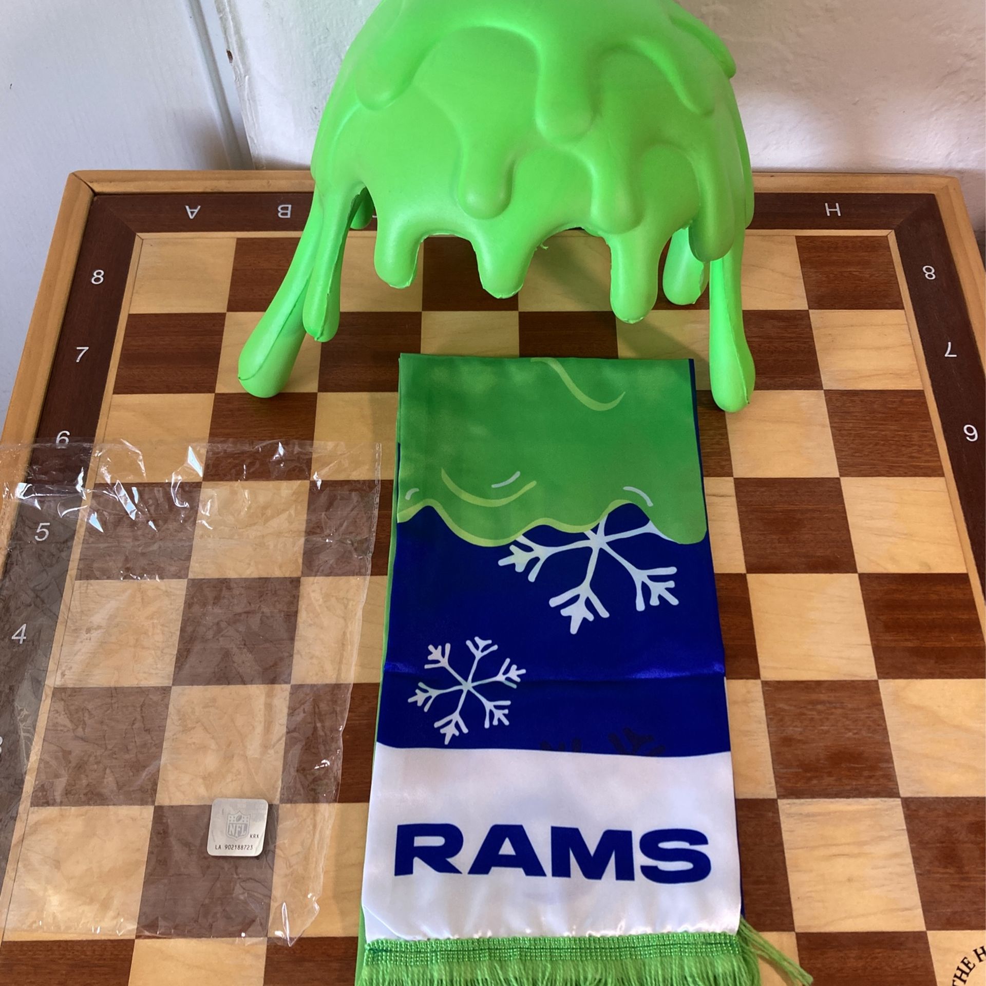 NEW ~ 2022 RAMS VS. Bronco’s Nickelodeon Slime Hat And LA Rams Nickelodeon Scarf
