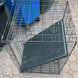 Big Dog Cage With Plastic Bottom Tray