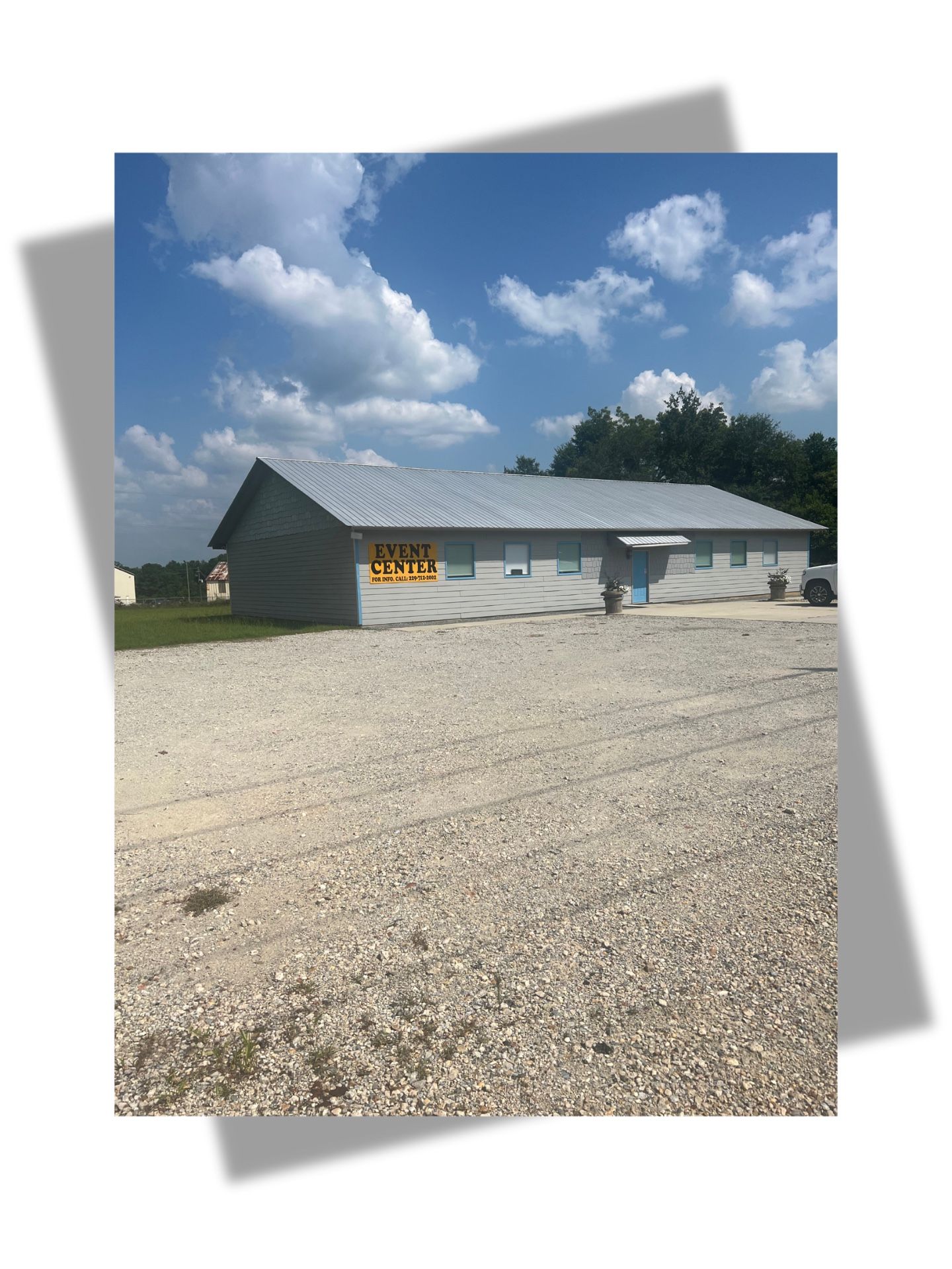 Commercial building for sale