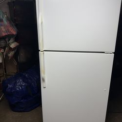18.5 cu/ft Refrigerator 