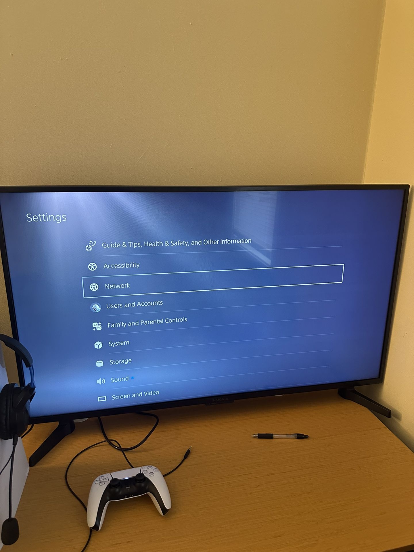 Insigniaâ„¢ - 43" 4K UHD Smart Fire TV - MUST GO TODAY (7/3/25)
